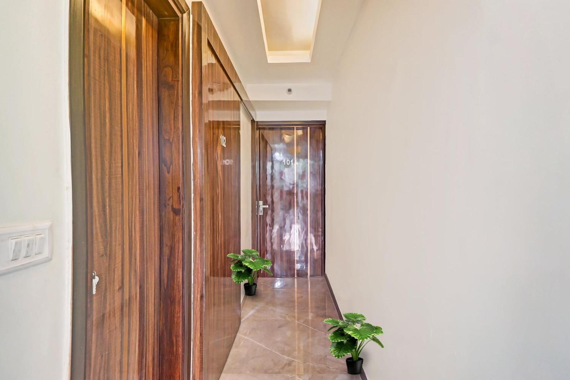 Hotel O Amazing Guest House New Delhi Bagian luar foto