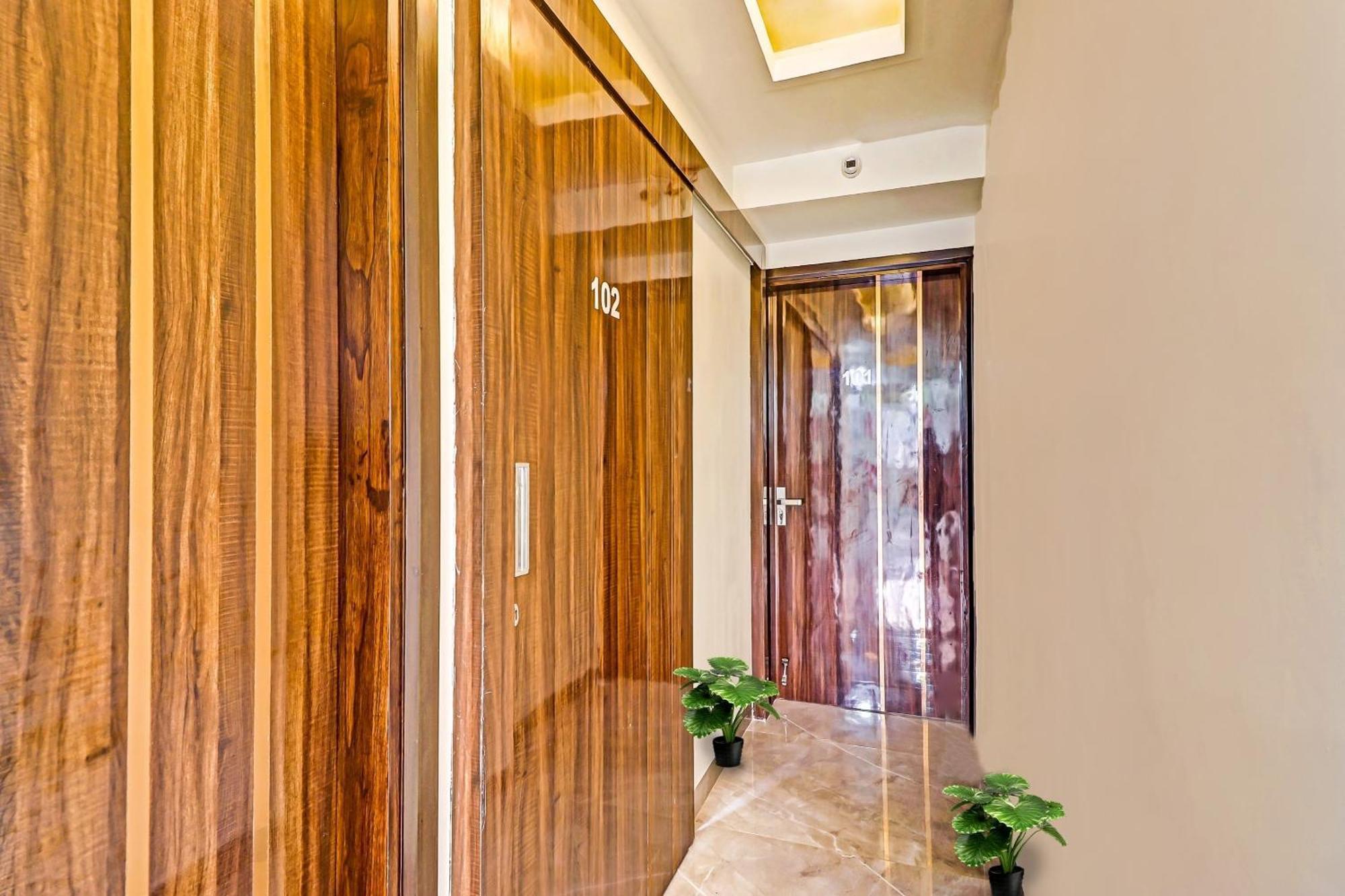 Hotel O Amazing Guest House New Delhi Bagian luar foto