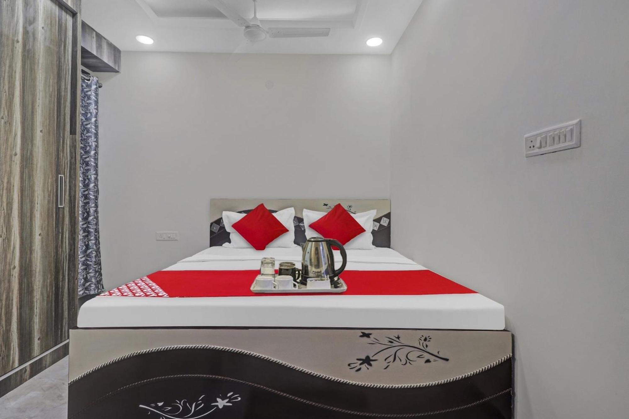 Hotel O Amazing Guest House New Delhi Bagian luar foto
