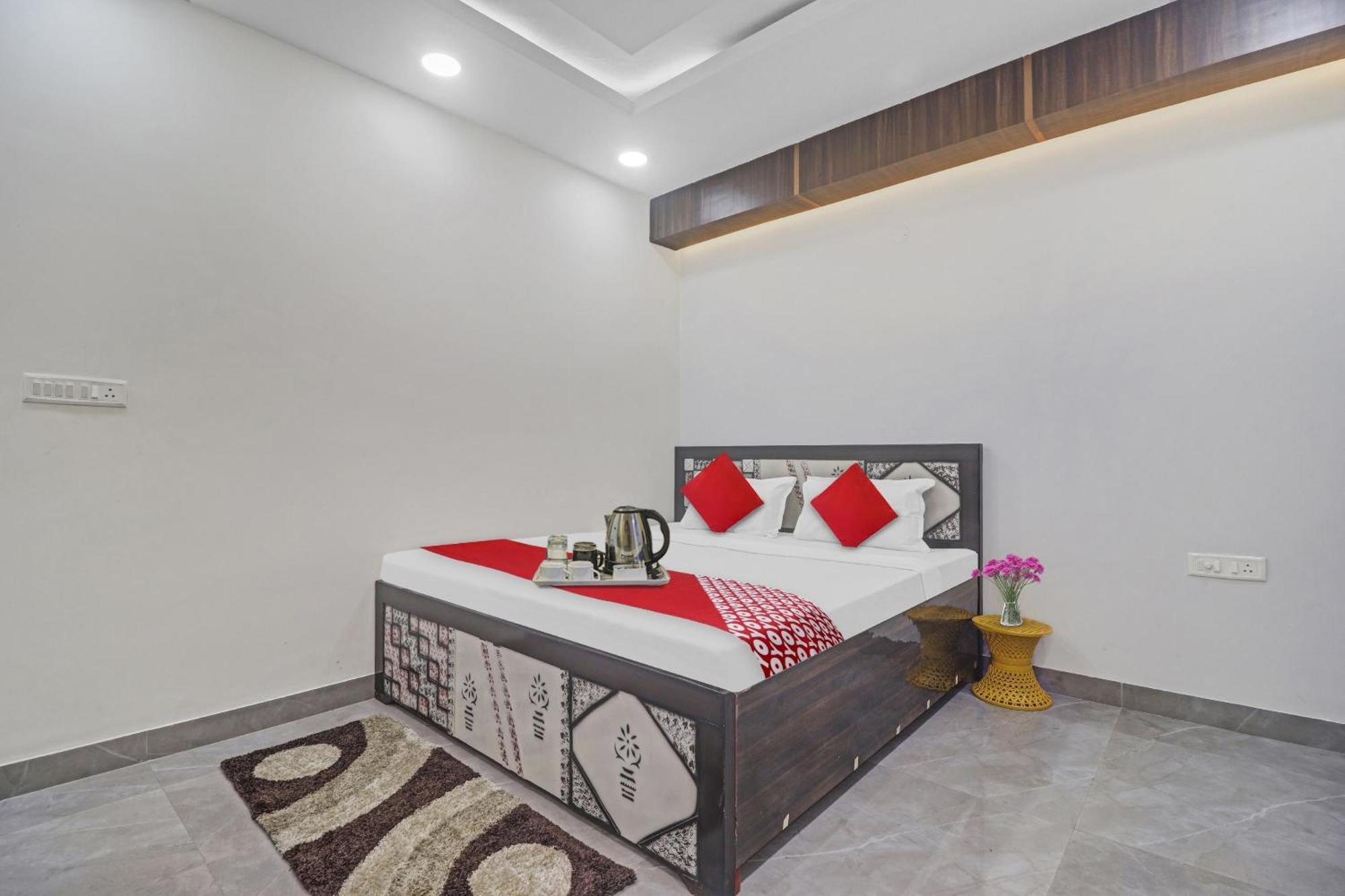 Hotel O Amazing Guest House New Delhi Bagian luar foto