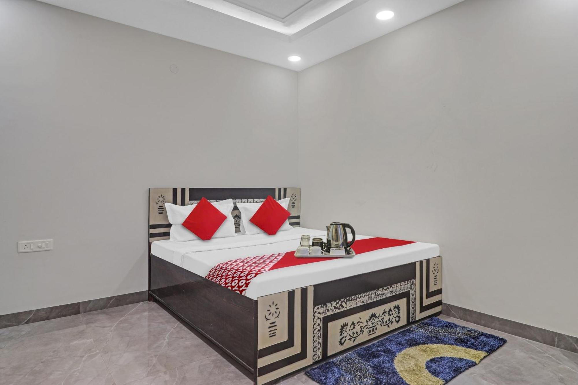 Hotel O Amazing Guest House New Delhi Bagian luar foto