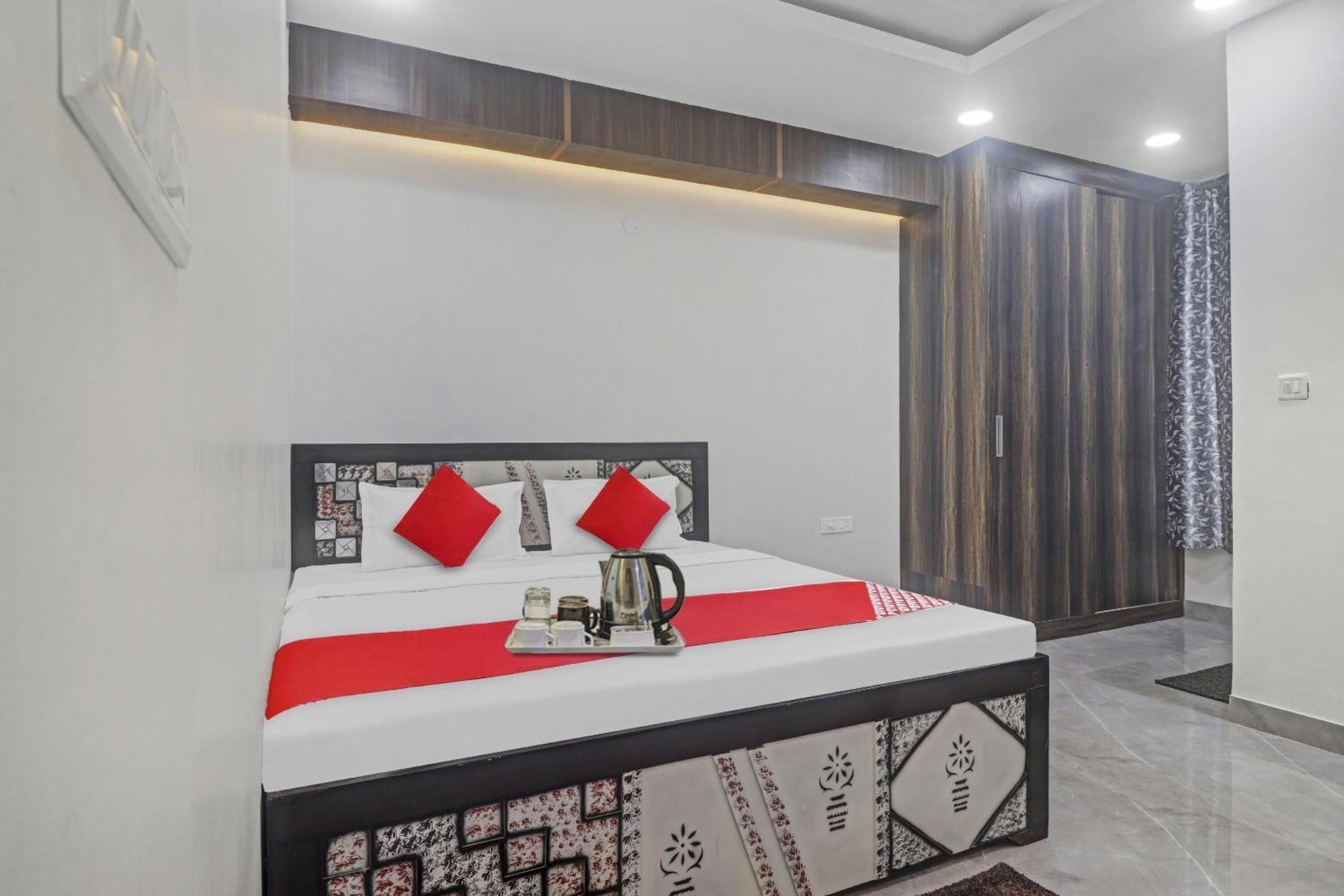 Hotel O Amazing Guest House New Delhi Bagian luar foto