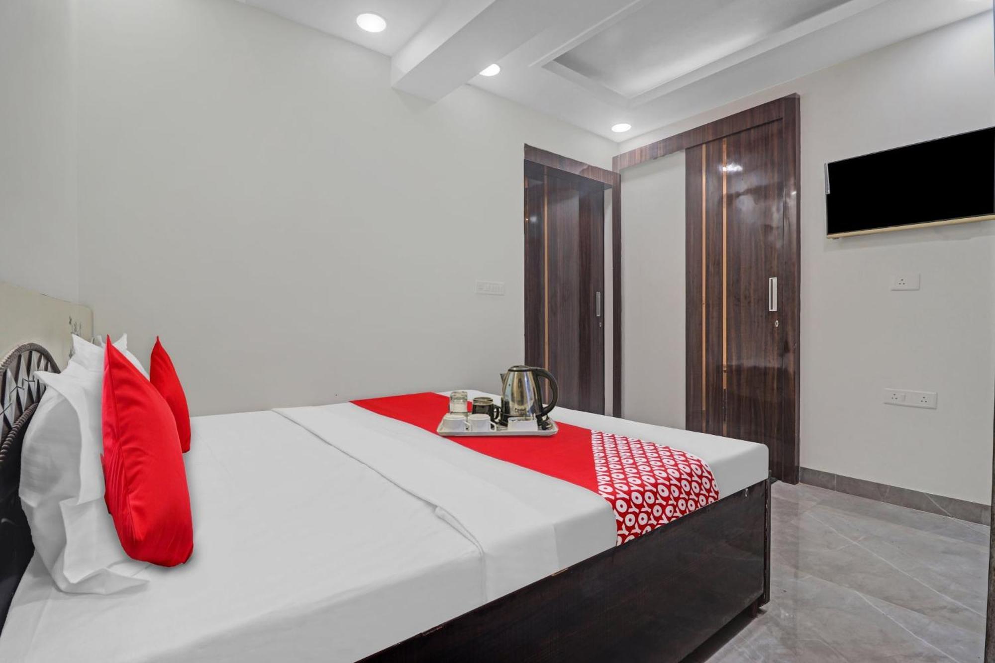 Hotel O Amazing Guest House New Delhi Bagian luar foto