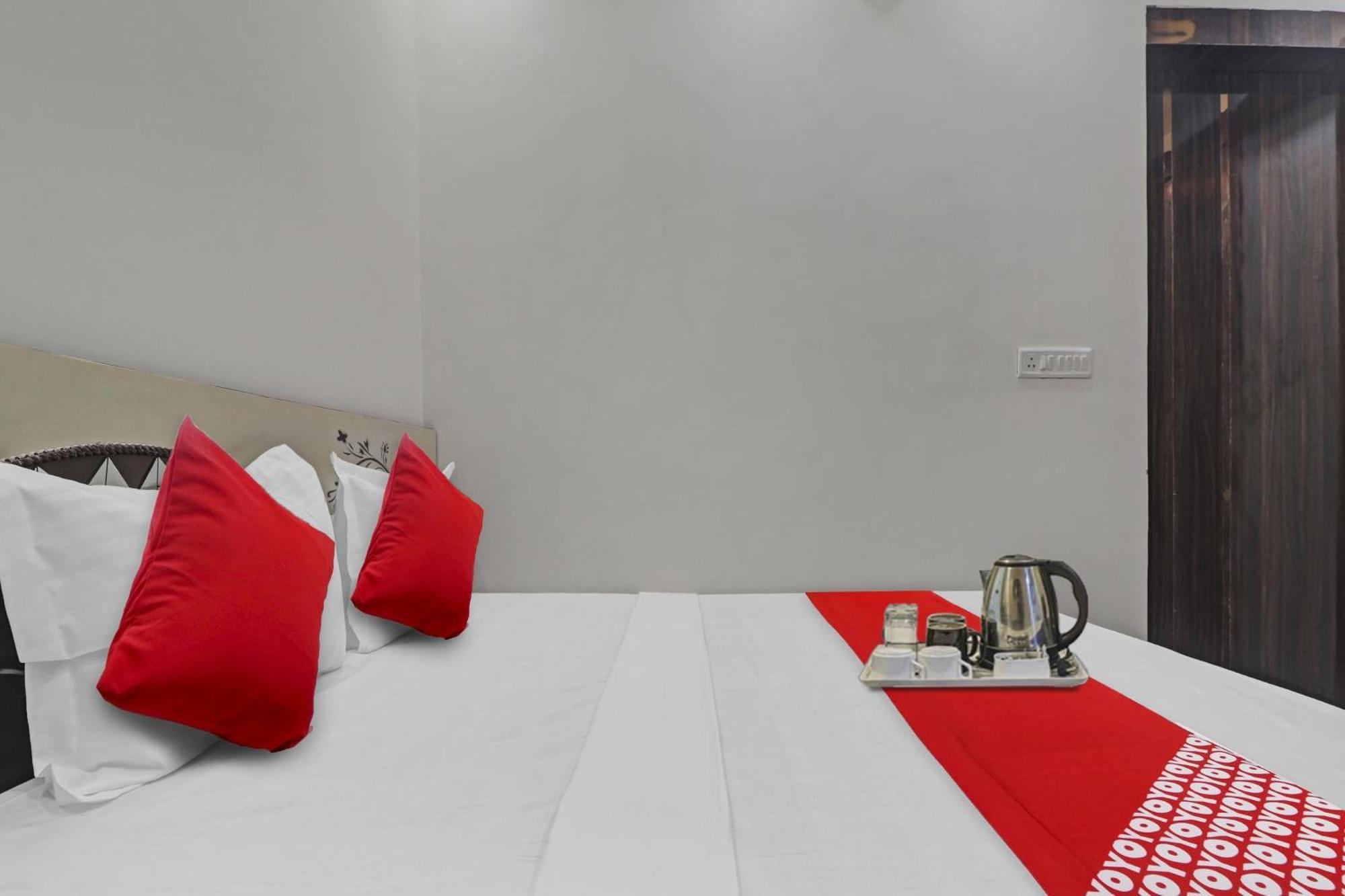 Hotel O Amazing Guest House New Delhi Bagian luar foto